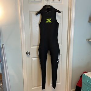 Xterra Men’s Volt Triathlon Wetsuit - Sleeveless (3mm thickness) - MEDIUM